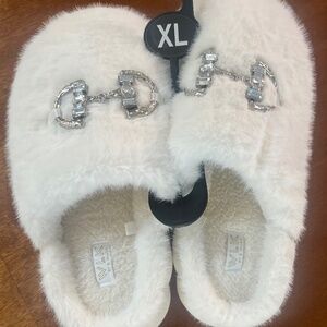 WLK by S.Miller White Faux Fur Slippers | Women’s XL | NWOT